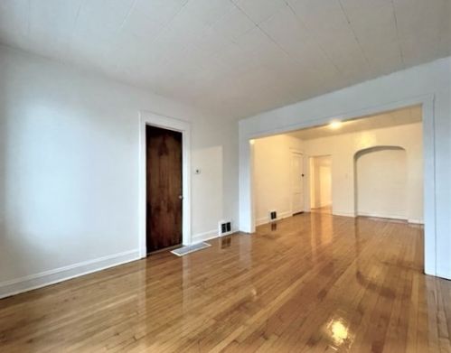 2333 Hoyne Ave, Chicago IL 60643-1816 exterior