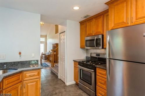 301 Porter Way, Bridgewater NJ 08807-3540 exterior