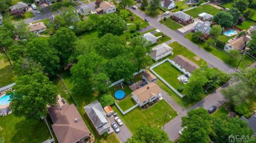 118 Bernard Ave, Edison NJ 08837-3419 exterior