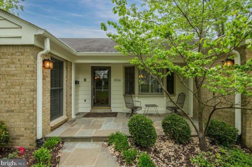 4016 Featherstone Pl, Alexandria, VA 22304-1705