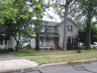 1394 Lakeshore Dr, Meskegon MI  49441-1653 exterior