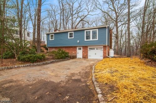 42 Summit Dr, Wantage, NJ 07461-1241