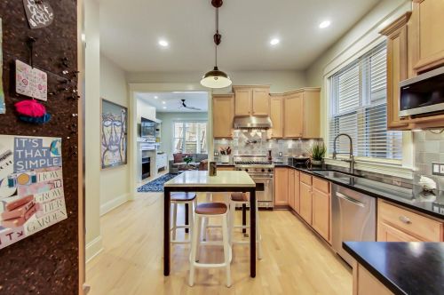 1840 Wellington Ave, Chicago IL 60657-4030 exterior