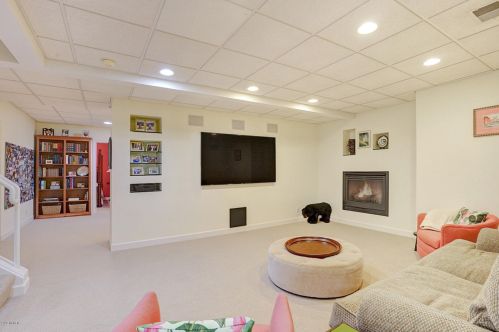 7383 Buccaneer Dr, Grand Rapids MI 49546-9104 exterior