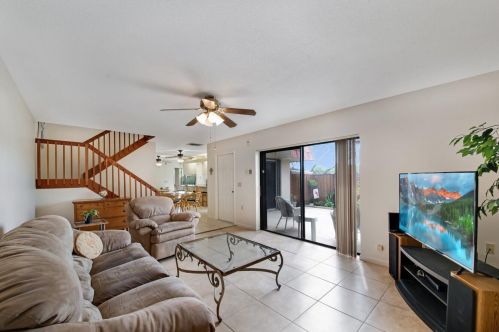 619 Buttonwood Ln, Boynton Beach FL 33436-7124 exterior