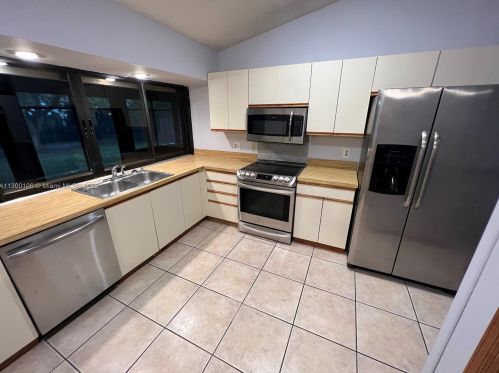 1921 Hickock Ter, Fort Pierce FL  34953-1660 exterior