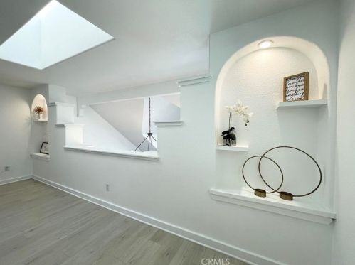 320 Rossmore Dr, Oxnard CA  93035-4465 exterior