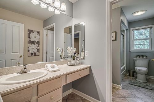 2520 Minton Dr, Moon Twp PA  15108-9207 exterior