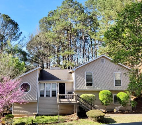 3803 Holland Dr, Lithonia GA  30039-5952 exterior