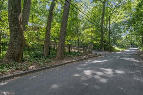 4120 41st St, Arlington VA 22207-4802 exterior