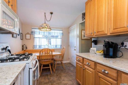 17 Algonquin Ln, Commack NY 11725-4601 exterior