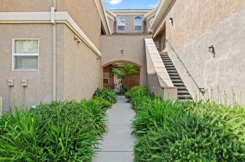 1000 Moon Cir, Folsom CA 95630-4109 exterior