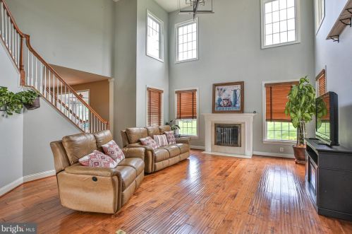 17674 Tobermory Pl, Leesburg VA  20175-7052 exterior