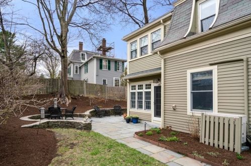 112 Pleasant St, Newton MA 02459-1810 exterior