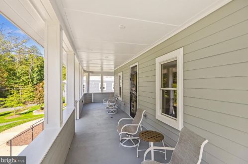 1106 Monroe St, Herndon, VA 20170-3001