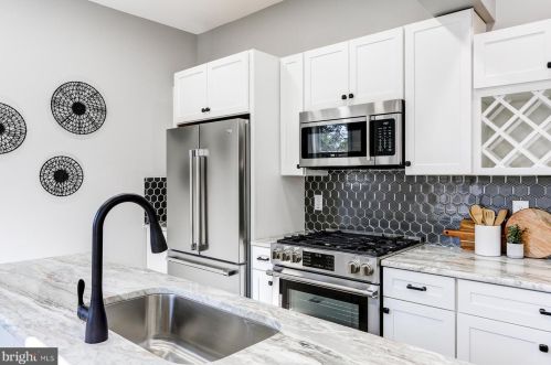 30 Race Ave, Lancaster PA 17603-3149 exterior