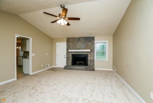 4315 Housworth Dr, Lithonia GA  30038-4633 exterior