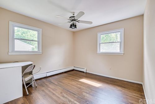 11 Falcon Dr, Edison NJ 08820-2759 exterior