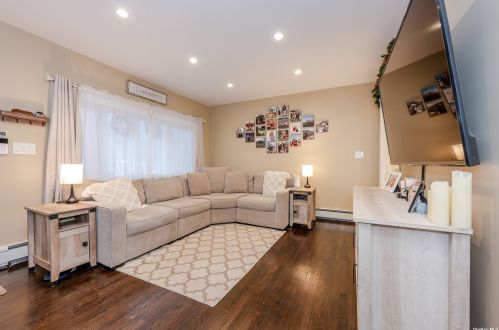 105 Edgeworth St, Valley Stream NY  11581-3235 exterior