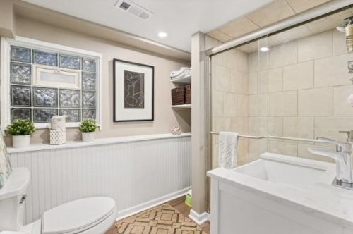 3232 Belle Plaine Ave, Chicago IL 60618-2338 exterior