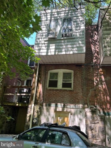 121 3 St, Darby PA 19023-2606 exterior