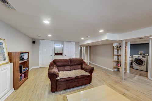 8236 Berwyn Ave, Chicago IL 60656-1455 exterior