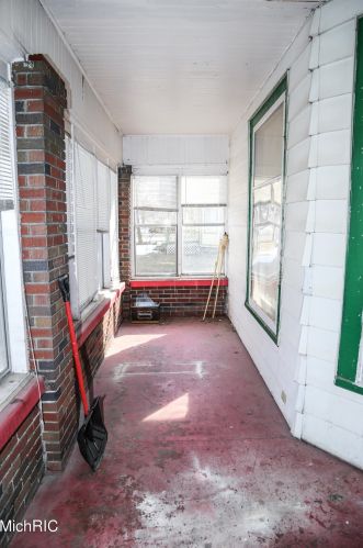 440 Thomas St, Grand Rapids, MI 49503-5357