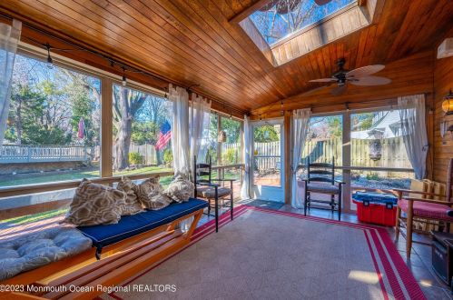 15 Hartshorne Pl, Middletown NJ  07748-2520 exterior