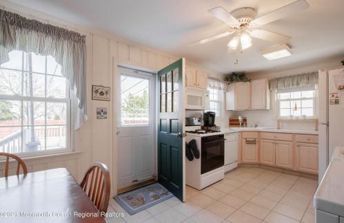 23 New York Ave, Lavallette NJ 08735-2537 exterior