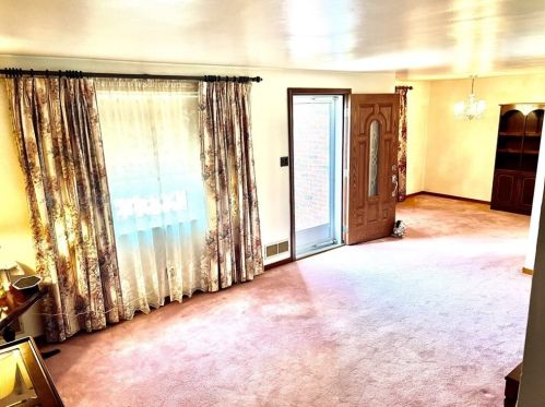 4933 Leona Dr, Pittsburgh, PA 15227-1341