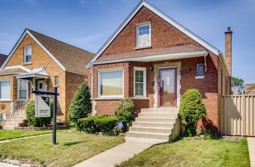 7130 Sacramento Ave, Chicago, IL 60629-3017