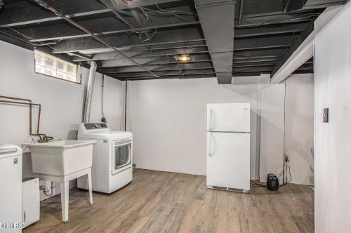 3240 Homecrest Ave, Wyoming MI exterior