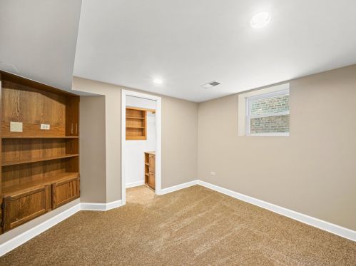 2226 Kedvale Ave, Chicago IL 60629-5708 exterior