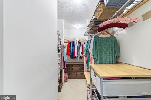 72 Holly Ct, Trenton NJ 08619-4636 exterior