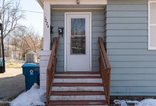 1224 Cork Street Ct, Kalamazoo, MI 49001-4651