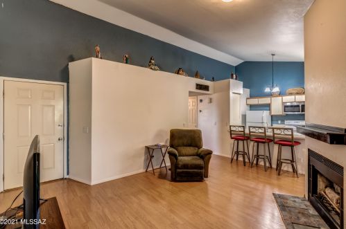 5690 Wood Crest Dr, Tucson, AZ 85746-1305