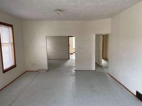 64 Race St, Manor PA 15665-1609 exterior