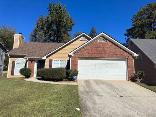 6300 Phillips Ct, Lithonia GA 30058-8922 exterior