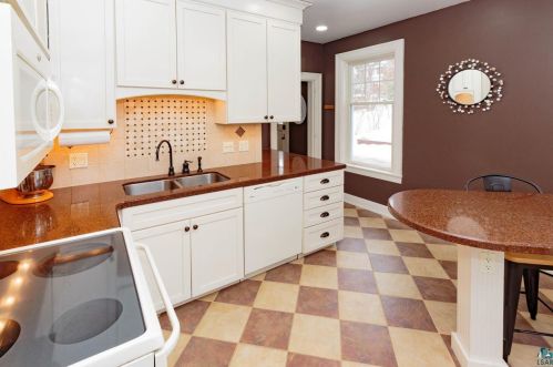 2511 5 St, Duluth MN 55806-1511 exterior