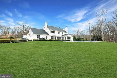 8701 Belmart Rd, Rockville MD  20854-1610 exterior