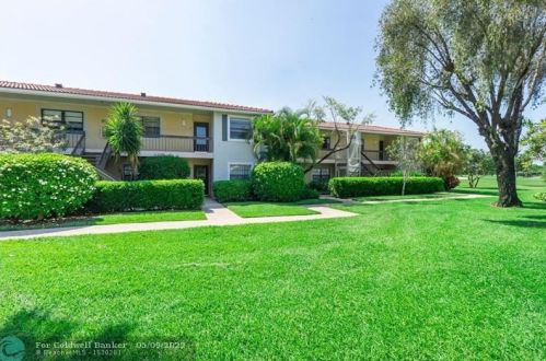 33 Southport Ln, Boynton Beach FL 33436-6430 exterior