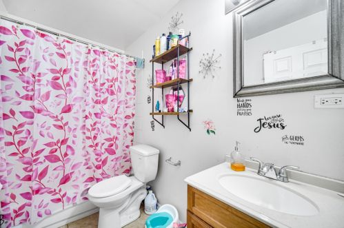 7952 Greenwood Ave, Chicago IL 60619-7096 exterior