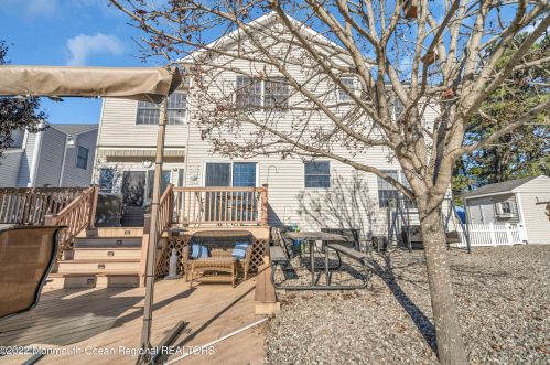 20 Is Rd, Berkeley Township NJ 08721-3530 exterior