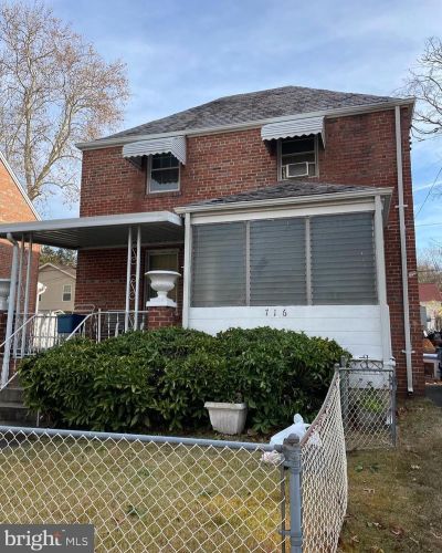 716 Croissant Pl, Washington DC 20019-2212 exterior