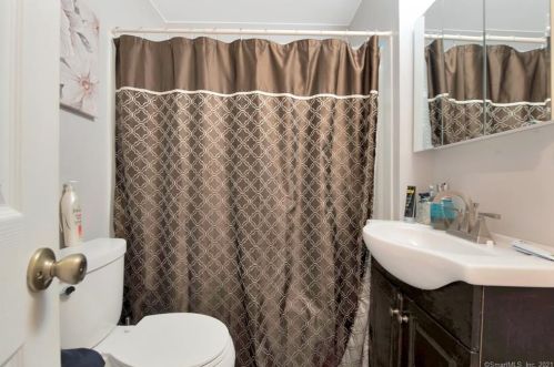 71 Albany Ave, New Britain CT 06053-3586 exterior