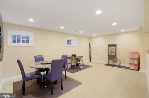 1008 Kimberwicke Rd, Mc Lean VA 22102-1328 exterior