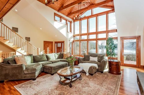 303 Mamanasco Rd, Ridgefield, CT 06877-1718