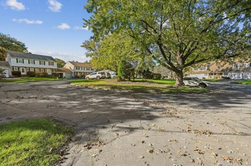 2900 Dover Ct, Windsor CT  06095-1487 exterior