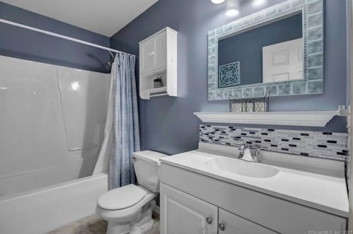 239 Mack Rd, Exeter CT 06249-1720 exterior