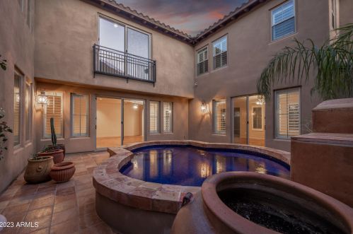 3931 Crst Ln, Phoenix AZ 85027-1602 exterior